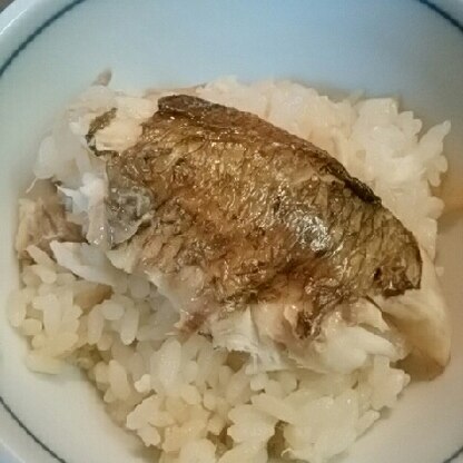 お祝いの鯛の残りで作りました。たっぷり食べたくて３合で炊いちゃいました！いい香りでとっても美味しかったです！！レシピありがとうございました！